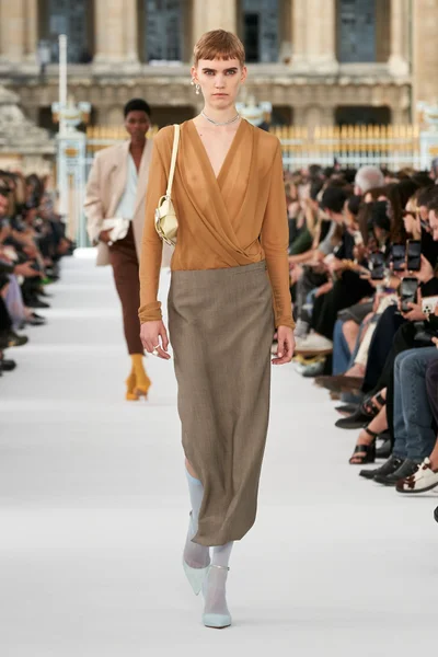 Look 12